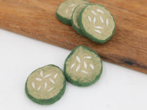 Rodaja de pepino de fieltro de lana de 6 cm, hecha a mano, juguete educativo de verdura de fieltro para niños, venta al por mayor a granel - Product Image 6