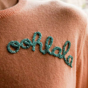 Applique brodée à la main avec motif de mots, en perles de verre, pour pull en cachemire, vêtement, accessoire de mode, patch alphabet à coudre - Product Image 1