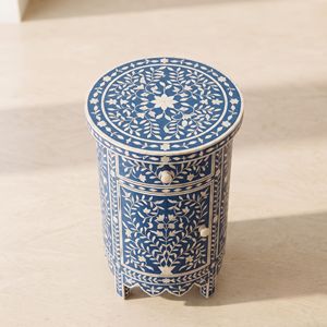 Table de chevet ronde en os bleu incrusté, motif floral, fabrication artisanale, meuble de chambre à coucher de luxe - Product Image 3