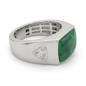 Anillo de Oro Blanco de 8K con Esmeralda Central de 5.25 CT y Diamantes Laterales en Corte Trillón, Joyería Fina de Lujo Personalizada - Product Image 4