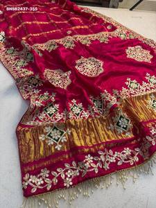 ผู้จัดจำหน่ายชุดส่าหรีคุณภาพพรีเมียม รุ่น Gaji Silk พร้อมลายทอ Zari และงานปัก Gota ที่ขอบผ้าแบบ Butti-Pallu จากเมืองสุรัต - Product Image 4