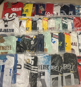 Voetbalshirt Rechte stijl shirt Aangepaste naam, nummer, shirt Ademend voetbalshirt - Product Image 1