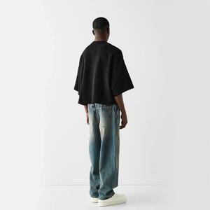 Camisa holgada y ligera que ofrece comodidad y estilo en una prenda perfecta para guardarros informales. - Product Image 2