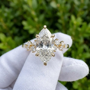 Ensemble de bagues de mariage élégantes en diamant marquise E VVS2 VS1, collection de trois alliances en or - Product Image 2