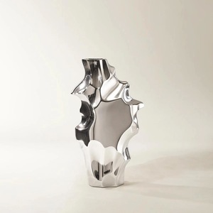 Jarrón de Metal de Diseño Elegante para Decoración del Hogar, Florero Premium para Oficina y Hoteles - Product Image 1