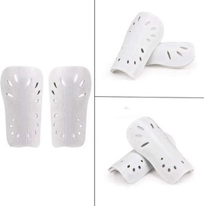 Espinilleras de Fútbol Profesionales de Fibra de Carbono Personalizadas con Almohadillas de Eva, Impresión de Logotipos Personalizados, Hechas en Pakistán - Product Image 6