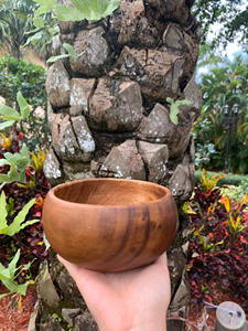 Bol en bois d'acacia artisanal au design luxueux, finition naturelle, utilisé pour servir des collations et des plats, bols décoratifs en fil. - Product Image 4