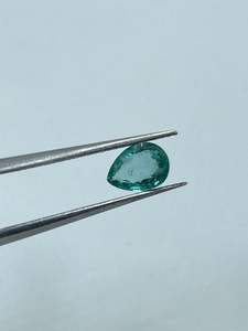 พลอยมรกตทรงลูกแพร์สีเขียวใสพิเศษ  ขนาด 0.79 กะรัต 5.20x7.20 มม. คุณภาพพรีเมียม สำหรับทำเครื่องประดับ จำหน่ายแบบขายส่ง - Product Image 4