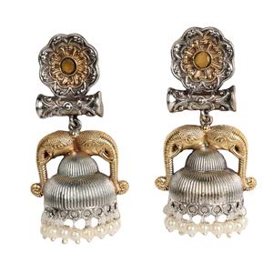 Pendientes Colgantes Jhumka de Plata Antigua Chapados en Oro con Diseño Bohemio de Flor y Elefante, Regalo para Ella - Product Image 1