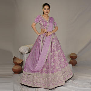 Lehenga Choli de Tela Crush con Bordado Intrincado, Falda Amplia, Blusa de Diseñador y Dupatta Elegante para Bodas y Fiestas - Product Image 4