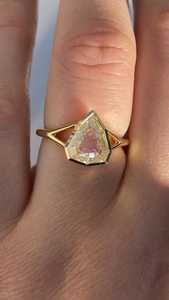 Anillo de compromiso elegante con diamante de corte escudo de 3.02 quilates cultivado en laboratorio para mujer, anillo de propuesta de matrimonio de oro macizo de 14 quilates para amantes - Product Image 2