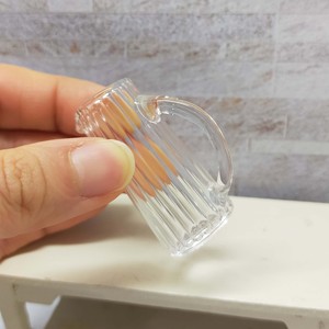 Pichet en verre miniature à l'échelle 1:12 pour la décoration, avec texture côtelée classique, poignée délicate, clarté éclatante - Product Image 4