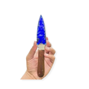 Couteau en obsidienne bleue sculpté en forme de pointe de flèche, fait main, portable, outil spirituel haut de gamme, cadeau - Product Image 1