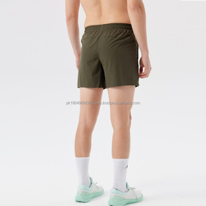 Short fendu sans coutures avec logo personnalisé, short décontracté, solide et léger, short de sport en nylon tissé respirant à séchage rapide pour hommes - Product Image 3