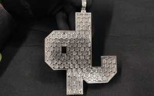 จี้ห้อยคอเงินแท้ 925 ดีไซน์หรูหราแบบฮิปฮอป ประดับเพชรโมอิสซาไนต์เต็มตัว ชุบโรเดียม/ทอง  พร้อมตัวอักษรย่อตามสั่ง - Product Image 6