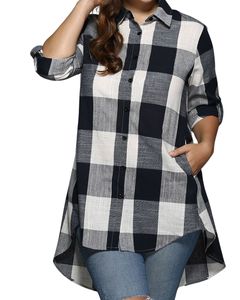 Robe chemise longue à carreaux noirs et blancs personnalisée pour femme, boutonnée, décontractée, style tunique oversize avec poches, pour l'automne et l'hiver - Product Image 1