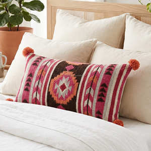 Housse de coussin lombaire en coton bleu Kilim avec motif d'inspiration turque pour canapé-lit et coin lecture - Product Image 3