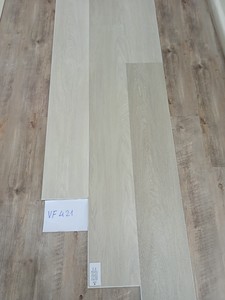 พื้น SPC แบบแข็ง VFLOOR รุ่นโมเดิร์น ผลิตจาก PVC กันน้ำ ทนต่อรอยขีดข่วน ระบบคลิ๊กล็อค ติดตั้งง่าย ขนาดกลาง รับประกัน 5 ปี - Product Image 4