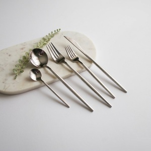 Ensemble de couverts en acier inoxydable de haute qualité, 5 pièces, finition miroir, style moderne, pour la maison, les restaurants et les tables à manger - Product Image 5