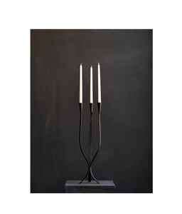 Portavelas Creativo de Hierro, Artesanía Metálica Única para Decoración del Hogar Contemporánea y Exhibiciones Festivas - Product Image 1