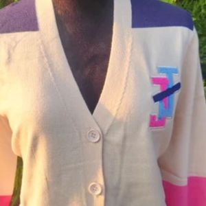 แจ็คแอนด์จิล 1938 เสื้อคาร์ดิแกนสไตล์วาร์ซิตี้ คลาสสิค ติดกระดุมด้านหน้า แขนยาว ถักนิตติ้ง ปักโลโก้แบบกำหนดเอง สไตล์วิทยาลัย - Product Image 5