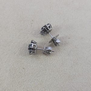 Boucles d'oreilles clous en argent sterling 925 avec diamant bleu rond de 1,17 carat, motif fleur, pour femmes, usage quotidien, vente en gros, bijoux de mariage - Product Image 4