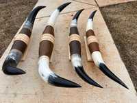 Paire de cornes de taureau polies à la main, de 29 et 35 pouces de large, au toucher naturel, forme authentique, style animalier, pour décoration intérieure