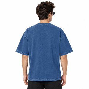 T-shirt graphique vintage bleu délavé à l'acide avec des marguerites blanches et des motifs botaniques jaunes, style streetwear moderne - Product Image 2