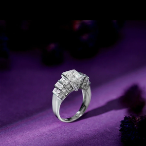 Anillo de compromiso de plata para mujer con diamante talla princesa, estilo hip hop, certificado IGI, regalo de mayo, engaste geométrico clásico de púas - Product Image 4