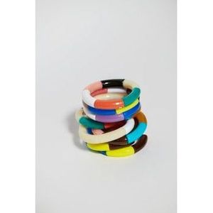 Accessoires de mode quotidiens faits à la main - Bracelets en résine - Product Image 1