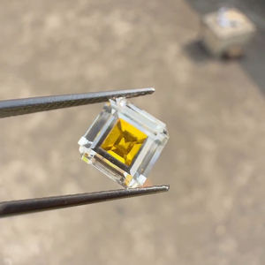 Diamante Cuadrado Bicolor Cultivado en Laboratorio de Estilo Antiguo |   Corte central amarillo en forma de escalón |   Diamante Suelto Estilo Asscher Vintage |   Acabado Pulido EX | - Product Image 2