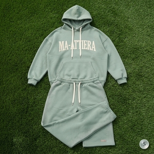 Conjunto de Sudadera Oversize Verde Salvia Personalizada y Jogger de Pierna Ancha con Detalles de Pedrería, de Algodón Afelpado, Estilo Urbano, Venta al por Mayor OEM - Product Image 4