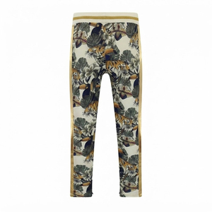 Conjunto Deportivo para Hombre con Estampado Sublimado Personalizado, Chaqueta con Cierre Completo y Pantalones Deportivos con Detalles Dorados, Conjunto de 2 Piezas - Product Image 5