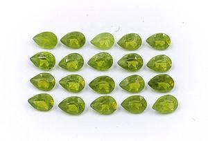 Pierre précieuse facettée en forme de poire Vessonite verte AAA 6*4 mm, cristal de guérison taillé en Vessonite, pierre précieuse 100% naturelle pour la fabrication de bijoux - Product Image 2
