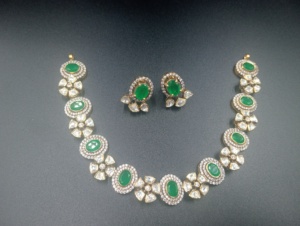 Ensemble collier et boucles d'oreilles classiques en argent, design floral doublet vert, plaqué or de haute qualité, bijoux de mariage pour femmes - Product Image 5