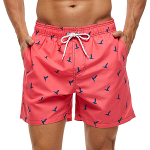 Eleva tu Estilo Playero con Nuestros Shorts Hawaianos para Hombre, con Estampados Tropicales, Corte Relajado y Material Suave para la Experiencia Isleña Definitiva - Product Image 3