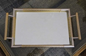 Plateau de service en métal doré rectangulaire Vente à chaud Meilleur prix Plateau de commodités d'hôtel à la mode Plateau en laiton de luxe léger - Product Image 2