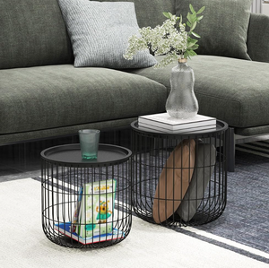 Tables basses imbriquées avec panier filaire et dessus amovible et tables d'extrémité empilables pour le rangement des couvertures dans le salon - Product Image 1