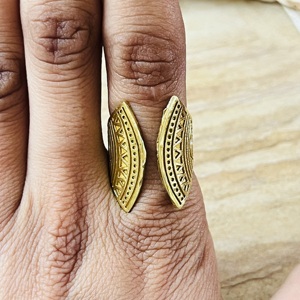 Bague en laiton au design de luxe, motif bouclier tribal, pour femme, plaqué or 18 carats, cercles géométriques concentriques, bijoux enveloppants, vente en gros/OEM - Product Image 2