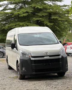 Toyota Hiace Bus Usado en Excelentes Condiciones, Sin Historial de Accidentes, 100% Limpio, Precio Económico, Listo para Conducir, No Requiere Reparaciones - Product Image 5