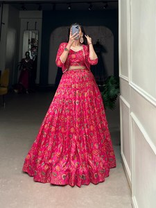Tenue indienne et pakistanaise pour femme, Lehenga Choli en soie Tasar, longueur ras du sol, séchage rapide, imprimé floral, travail miroir, pour mariage et fête - Product Image 3