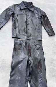 Conjunto de 2 piezas de chándal de cuero de diseñador para hombre, chaqueta y pantalón de piel de cordero italiana premium de corte ajustado. - Product Image 2