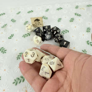 Juego de dados de hueso y cuerno de búfalo vikingo vintage al por mayor, juego de dados DnD de hueso blanco, accesorios RPG de hueso natural de origen ético - Product Image 6