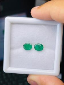 Par de Esmeraldas Naturales de Zambia, Corte Ovalado, 2.93 Quilates, Calidad AAA, Color Verde, Certificado IGI, Lustre Excelente, Corte y Pulido Perfectos, Joyería - Product Image 2