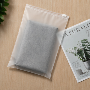 Sacs à fermeture éclair transparents givrés refermables pour vêtements, essentiels de voyage et organisation, pochette de rangement résistante à l'eau et durable - Product Image 6