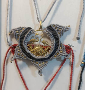 Pierre précieuse de forme ovale en malachite de bonne qualité absolue avec de petites perles en laiton collier en macramé bijoux faits à la main pour femmes vêtements de mariage - Product Image 3