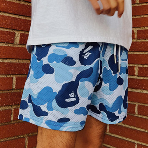 Service OEM personnalisé, shorts de plage pour hommes écologiques, motif camouflage imprimé par transfert thermique sur le devant, longueur genou, fermeture à cordon - Product Image 1
