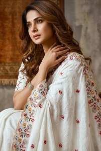 Sari de Seda Blanco Bordado con Borde Floral, Tradicional Indio para Bodas y Fiestas, Corte Regular para Mujer, Largo hasta el Suelo - Product Image 2