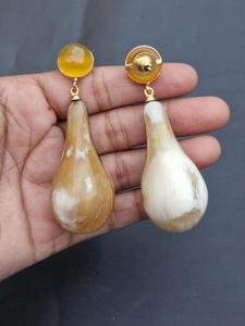 Pendientes de Aro Colgantes Modernos Hechos a Mano con Cuerno de Búfalo 100% Natural, Ecológicos, Únicos, Ligeros y Duraderos para Boda - Product Image 4