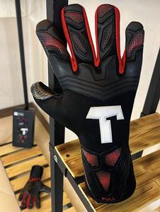 Gants de gardien de but professionnels de haute qualité en latex allemand 4 mm avec fermeture auto-agrippante pour les sports de plein air - Product Image 5